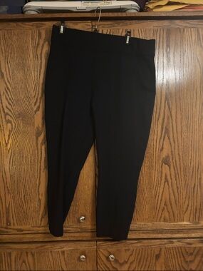 SPANX Black Pull-On Ankle-Length Stretch Pants